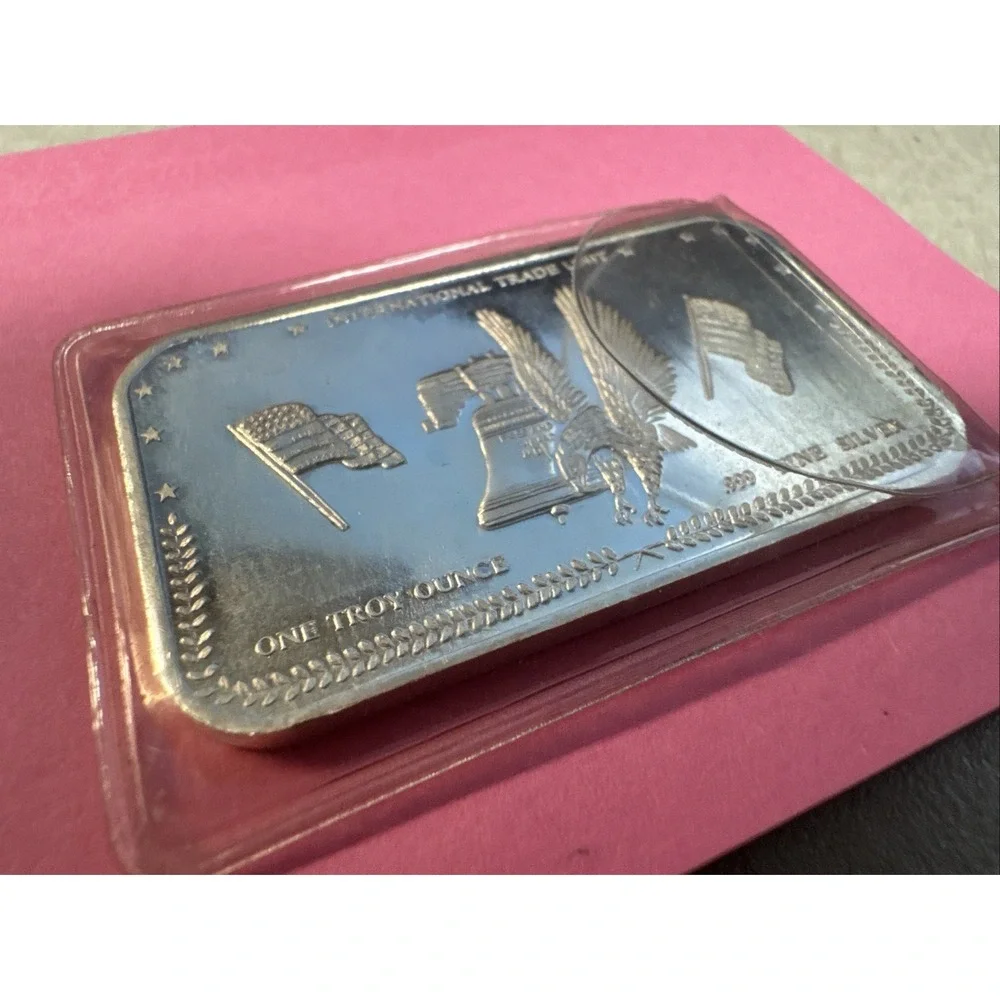 INTERNATIONAL TRADE UNIT LIBERTY BELL FLAGS EAGLE 1 TROY OZ .999 FINE SILVER BAR